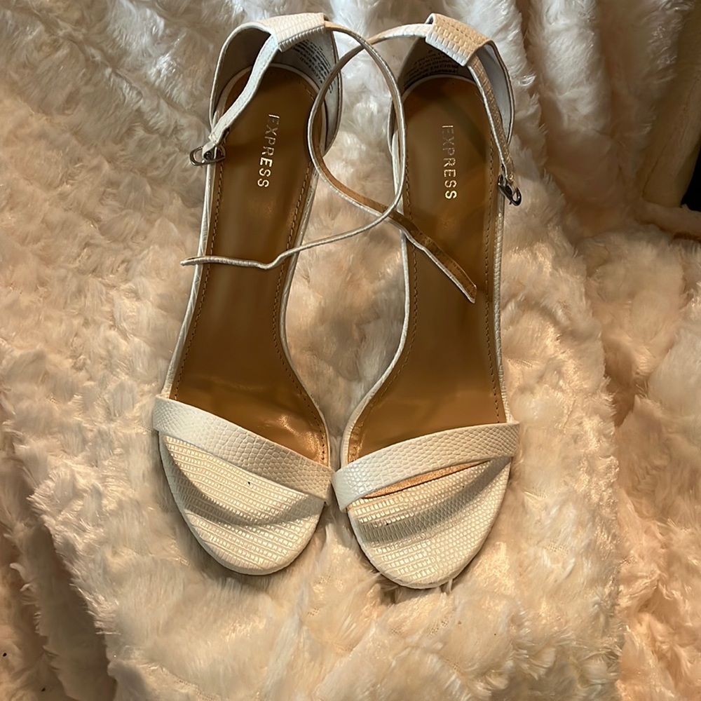 Be fashionably correct through Labor Day with these white 👠